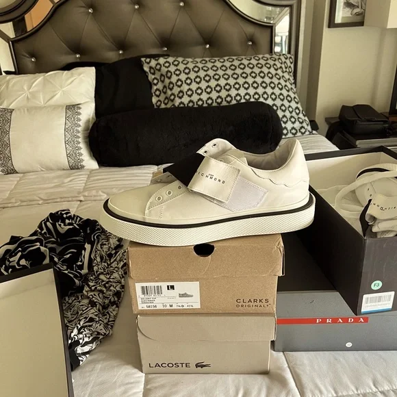 Brand new John Richmond color white sz 11